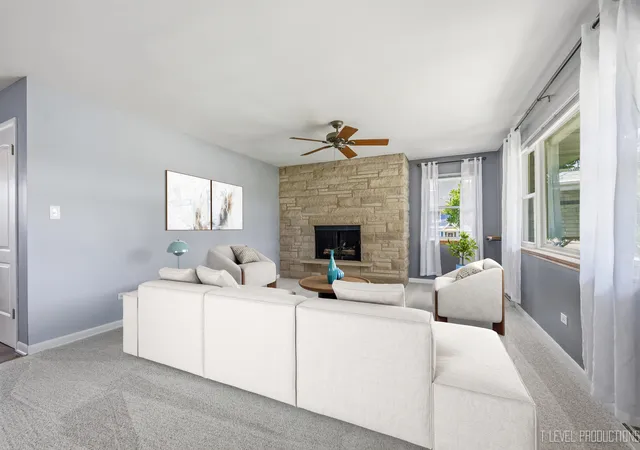 Photo 3 of Single family home for sale at 15 S 10th Street, St. Charles, IL 60174 | MLS# 12752058 | Listing updated on 2026-09-13