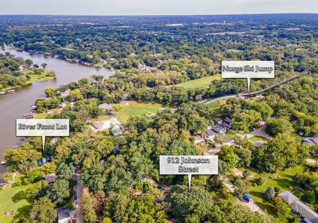 Photo 3 of Single family home for sale at 912 Johnson St, Fox River Grove, IL 60021 | MLS# 12752065 | Listing updated on 2026-09-17
