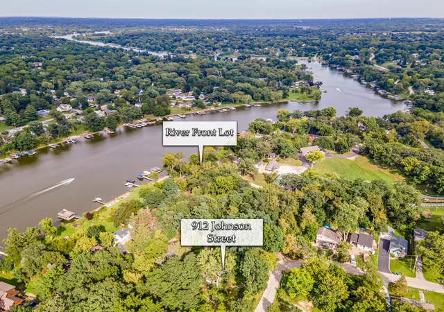 Photo 4 of Single family home for sale at 912 Johnson St, Fox River Grove, IL 60021 | MLS# 12752065 | Listing updated on 2026-09-17