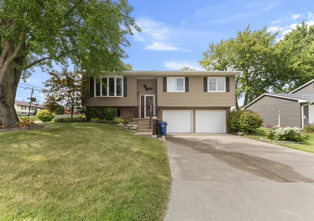 Photo 1 of Single family home for sale at 2957 9 1/2 St, East Moline, IL 61244 | MLS# 12752068 | Listing updated on 2026-09-13