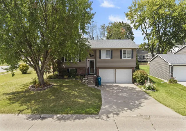 Photo 4 of Single family home for sale at 2957 9 1/2 St, East Moline, IL 61244 | MLS# 12752068 | Listing updated on 2026-09-13