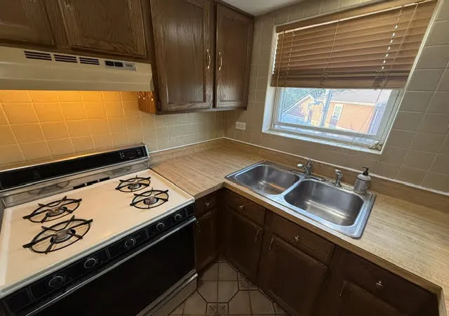 Listing Photo 4 - Condo for sale in building located at 5779 N Nw Hwy, Chicago, IL 60631 - Unit #103