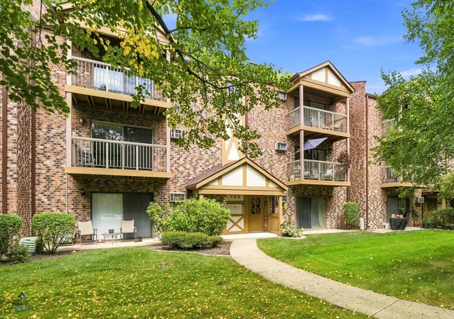 Photo 2 of Condo for sale at 753 S Dwyer Ave #C, Arlington Heights, IL 60005 | MLS# 12752079 | Listing updated on 2026-09-23