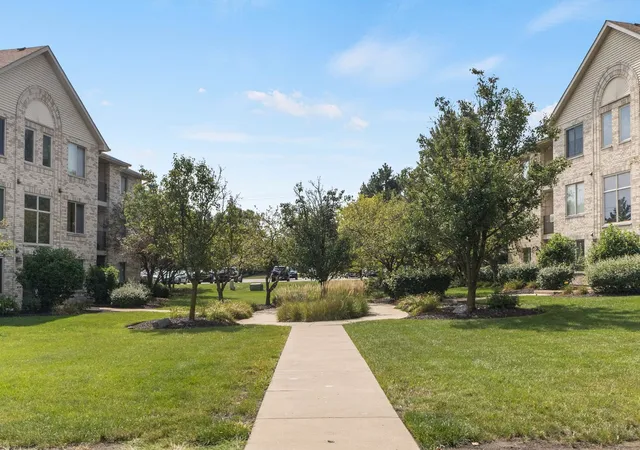 Photo 3 of Condo for sale at 6835 Forestview Dr #2C, Oak Forest, IL 60452 | MLS# 12752088 | Listing updated on 2026-09-23