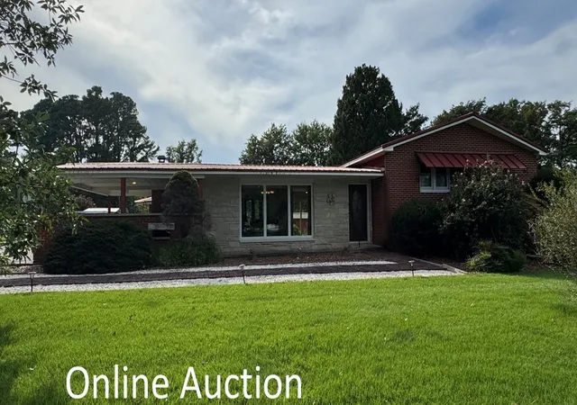 Photo 2 of Single family home for sale at 3953 Country Clb Rd, Carbondale, IL 62901 | MLS# 12752093 | Listing updated on 2026-09-06