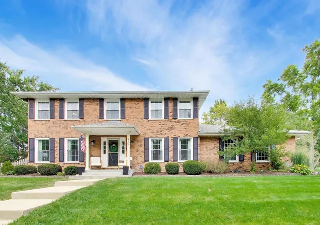 Photo 1 of Single family home for sale at 925 Hidden Lake Rd, Naperville, IL 60565 | MLS# 12752098 | Listing updated on 2026-09-14