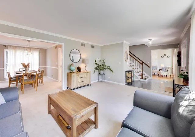 Photo 4 of Single family home for sale at 925 Hidden Lake Rd, Naperville, IL 60565 | MLS# 12752098 | Listing updated on 2026-09-14