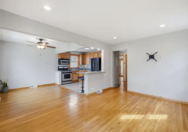 Photo 4 of Single family home for sale at 6005 S Mayfield Ave, Chicago, IL 60638 | MLS# 12752114 | Listing updated on 2026-09-20