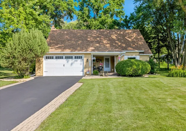 Photo 2 of Single family home for sale at 41w210 Mare Ln, Elburn, IL 60119 | MLS# 12752118 | Listing updated on 2026-09-06