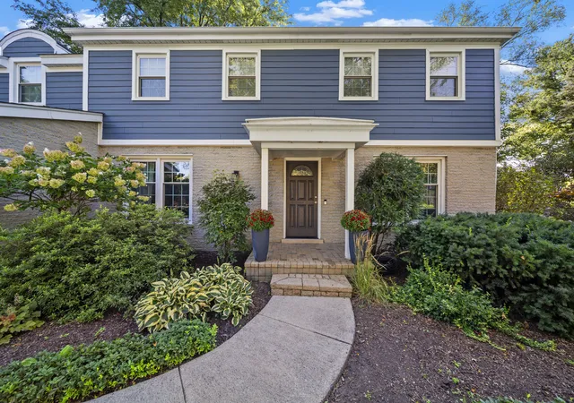Photo 2 of Sale Pending at 2820 Beckwith Ct, Northbrook, IL 60062 | MLS# 12752136 | Listing updated on 2026-10-07