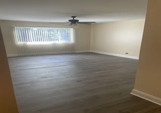 Photo 4 of Condo for sale at 650 Perrie Dr #304, Elk Grove Village, IL 60007 | MLS# 12752138 | Listing updated on 2026-09-30