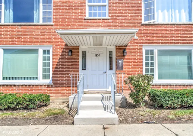 Photo 1 of Condo for sale at 1450 Plymouth Pl #2W, Glenview, IL 60025 | MLS# 12752141 | Listing updated on 2026-09-12