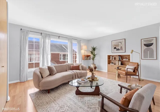 Photo 3 of Condo for sale at 1450 Plymouth Pl #2W, Glenview, IL 60025 | MLS# 12752141 | Listing updated on 2026-09-12