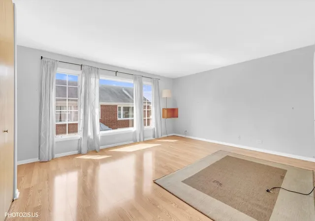 Photo 4 of Condo for sale at 1450 Plymouth Pl #2W, Glenview, IL 60025 | MLS# 12752141 | Listing updated on 2026-09-12