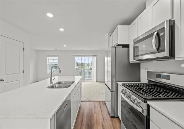 Photo 3 of Townhouse for sale at 318 Basin Ct, St. Charles, IL 60174 | MLS# 12752143 | Listing updated on 2026-09-12
