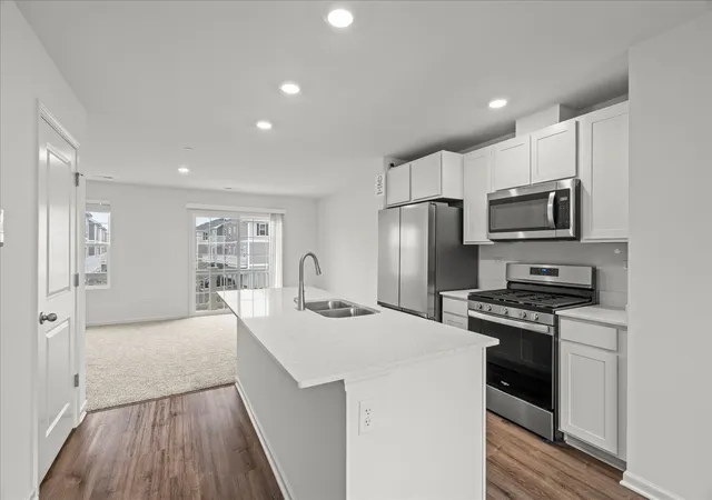 Photo 4 of Townhouse for sale at 318 Basin Ct, St. Charles, IL 60174 | MLS# 12752143 | Listing updated on 2026-09-12