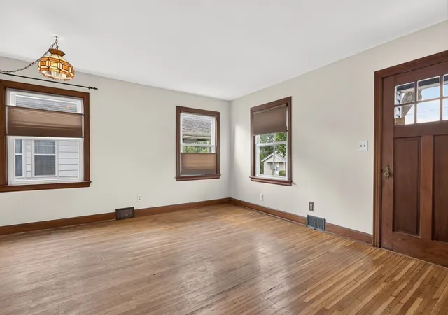 Photo 2 of Single family home for sale at 1618 S Center St, Bloomington, IL 61701 | MLS# 12752160 | Listing updated on 2026-09-16