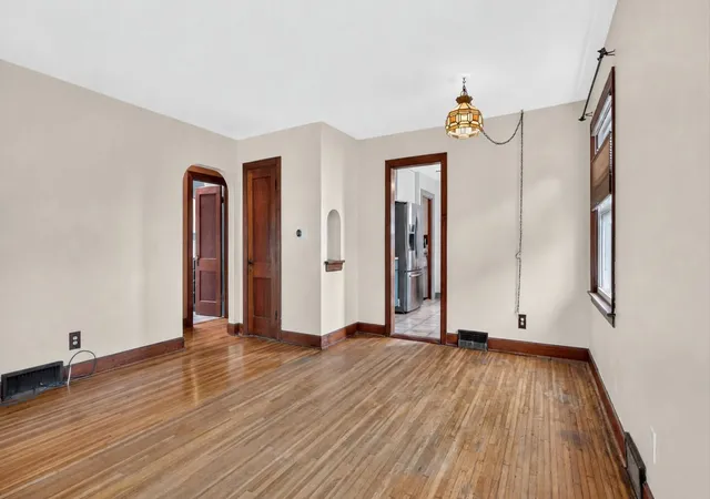 Photo 4 of Single family home for sale at 1618 S Center St, Bloomington, IL 61701 | MLS# 12752160 | Listing updated on 2026-09-16