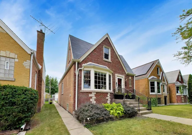 Photo 3 of Single family home for sale at 5042 N Melvina Ave, Chicago, IL 60630 | MLS# 12752181 | Listing updated on 2026-09-25