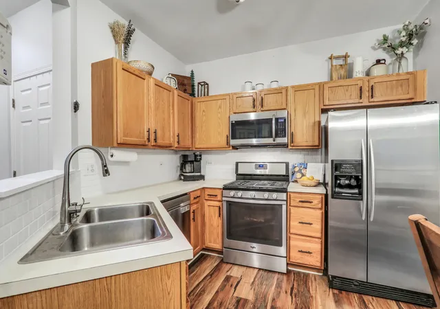Photo 4 of Townhouse for sale at 79 Pimlico Ct, Grayslake, IL 60030 | MLS# 12752182 | Listing updated on 2026-09-15