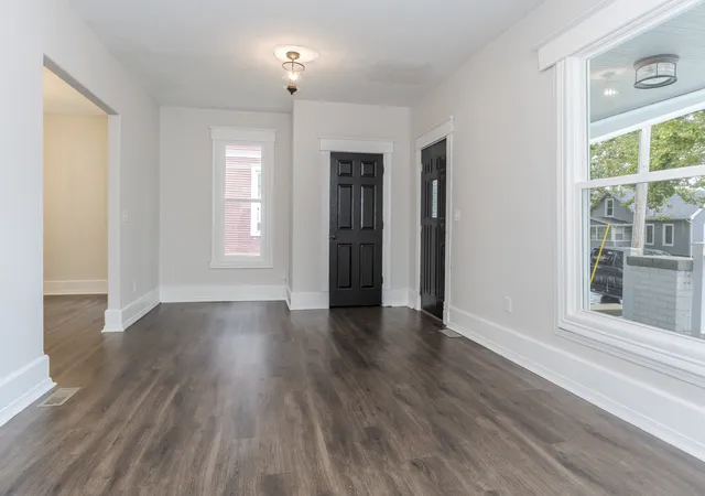 Photo 2 of Single family home for sale at 809 N Lee St, Bloomington, IL 61701 | MLS# 12752184 | Listing updated on 2026-09-12
