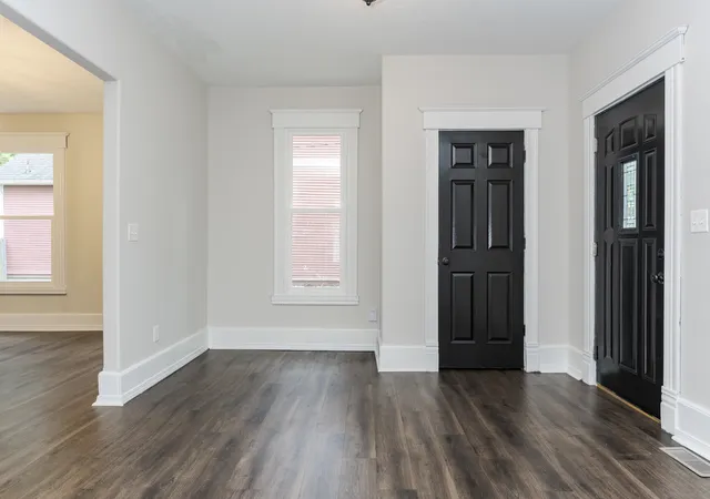 Photo 3 of Single family home for sale at 809 N Lee St, Bloomington, IL 61701 | MLS# 12752184 | Listing updated on 2026-09-12
