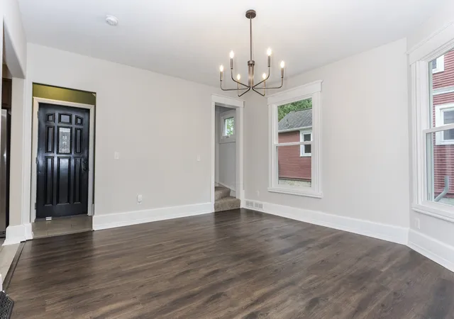 Photo 4 of Single family home for sale at 809 N Lee St, Bloomington, IL 61701 | MLS# 12752184 | Listing updated on 2026-09-12