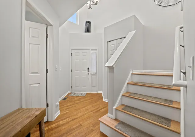Listing Photo 4 - Condo for sale in building located at 28055 W Niagara St, Lakemoor, IL 60051 - Unit #28055