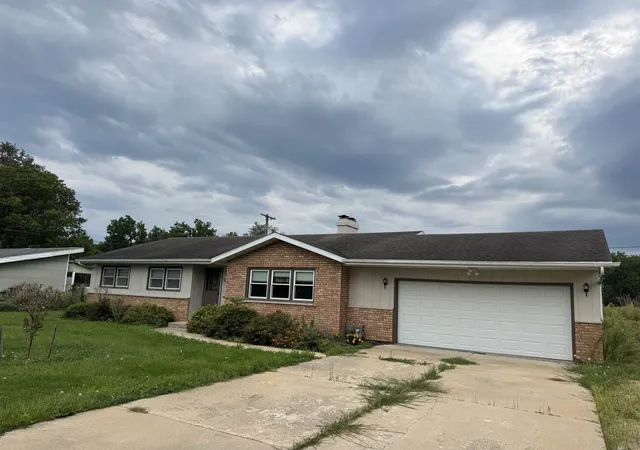 Photo 2 of Single family home for sale at 527 Timber Hills Dr, Freeport, IL 61032 | MLS# 12752190 | Listing updated on 2026-10-04