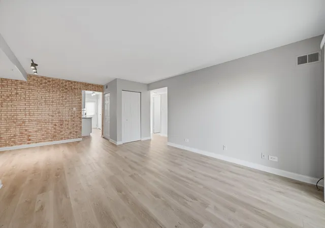 Photo 4 of Condo for sale at 9386 Bay Colony Dr #1S, Des Plaines, IL 60016 | MLS# 12752191 | Listing updated on 2026-10-08
