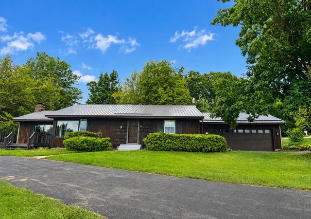 Photo 2 of Single family home for sale at 576 Timber Hills Dr, Freeport, IL 61032 | MLS# 12752209 | Listing updated on 2026-09-16