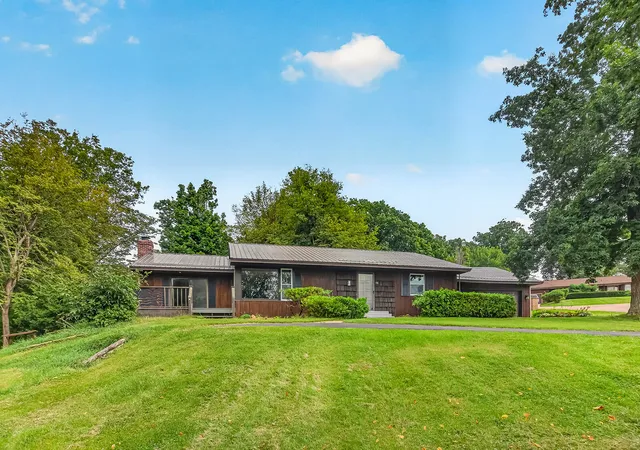 Photo 3 of Single family home for sale at 576 Timber Hills Dr, Freeport, IL 61032 | MLS# 12752209 | Listing updated on 2026-09-16