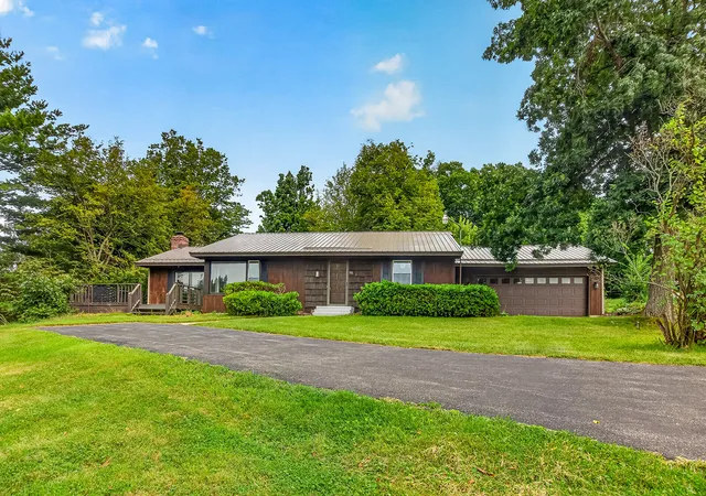 Photo 3 of Single family home for sale at 576 Timber Hills Dr, Freeport, IL 61032 | MLS# 12752209 | Listing updated on 2026-10-04