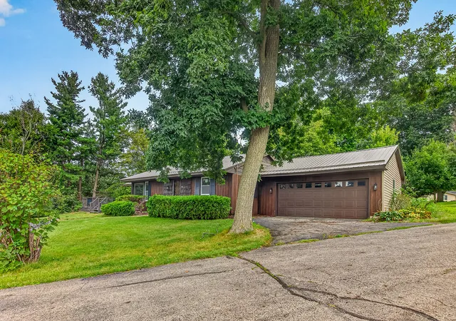 Photo 4 of Single family home for sale at 576 Timber Hills Dr, Freeport, IL 61032 | MLS# 12752209 | Listing updated on 2026-10-04