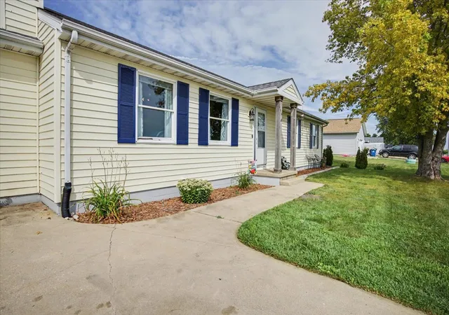 Photo 4 of Single family home for sale at 414 N Kathleen St, Stanford, IL 61774 | MLS# 12752212 | Listing updated on 2026-09-14