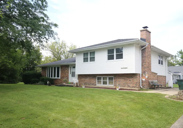 Photo 1 of Single family home for sale at 114 Rosemary Ave, Inverness, IL 60010 | MLS# 12752224 | Listing updated on 2026-09-17