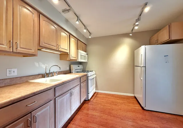 Photo 3 of Sale Pending at 5000 Carriageway Dr #205, Rolling Meadows, IL 60008 | MLS# 12752227 | Listing updated on 2026-09-13