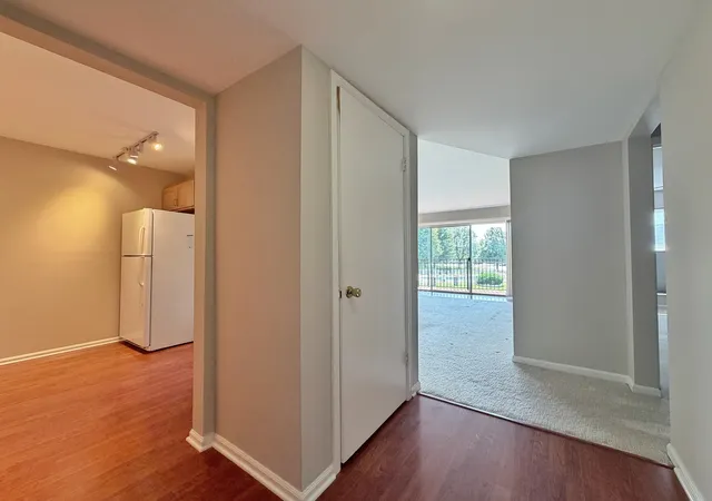 Listing Photo 4 - Condo for sale in building located at 5000 Carriageway Dr, Rolling Meadows, IL 60008 - Unit #205