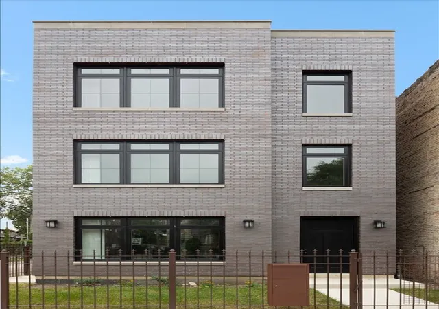 Multi family home for sale at 2821 W Walnut St, Chicago, IL 60612 | MLS# 12752232