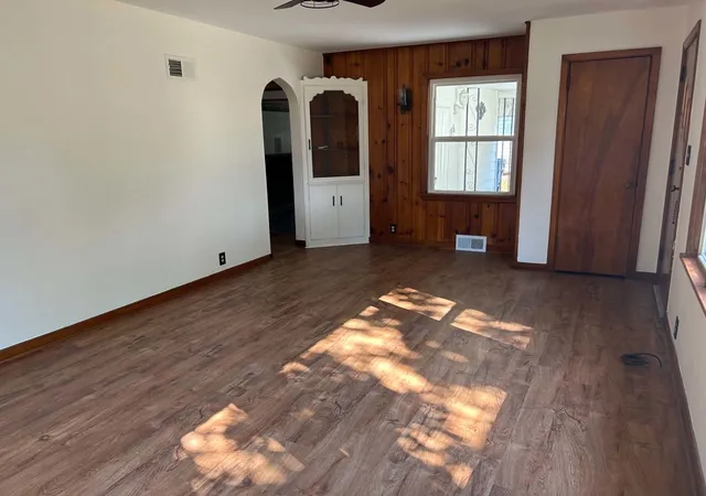Photo 3 of Single family home for sale at 433 Marteeny St, Mt Vernon, IL 62864 | MLS# 12752237 | Listing updated on 2026-09-07