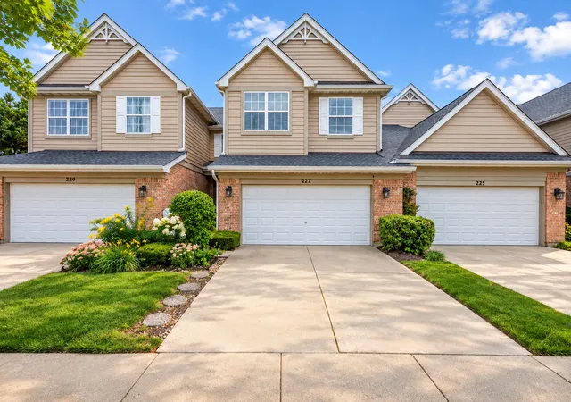 Townhouse for sale at 227 Wimbledon Pl, Bloomingdale, IL 60108 | MLS# 12752249