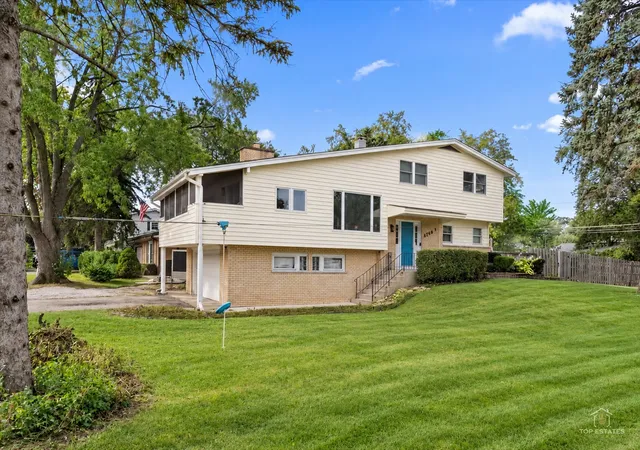 Photo 2 of Single family home for sale at 27w501 Williams St, Winfield, IL 60190 | MLS# 12752268 | Listing updated on 2026-09-14