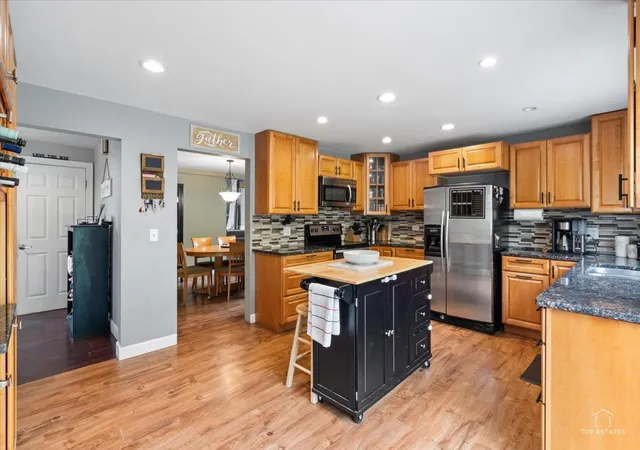 Photo 3 of Single family home for sale at 27w501 Williams St, Winfield, IL 60190 | MLS# 12752268 | Listing updated on 2026-09-14