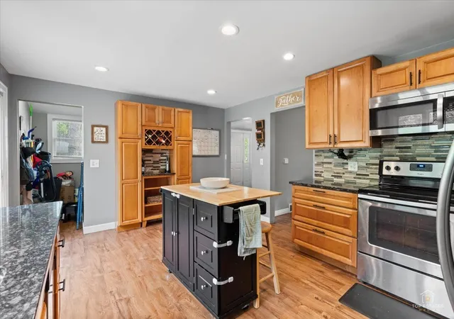 Photo 4 of Single family home for sale at 27w501 Williams St, Winfield, IL 60190 | MLS# 12752268 | Listing updated on 2026-09-14