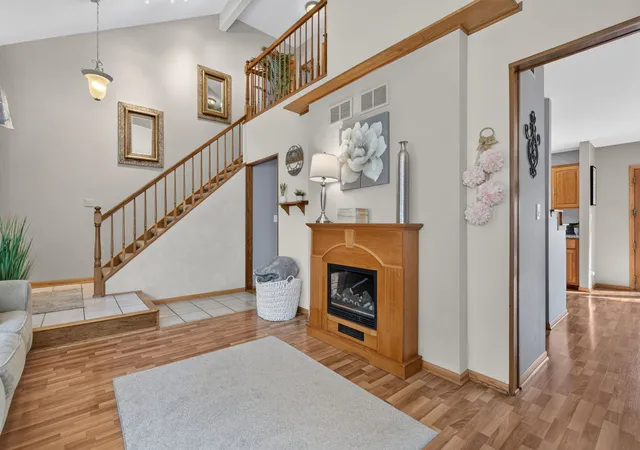 Photo 4 of Single family home for sale at 312 Badger Ct, Oswego, IL 60543 | MLS# 12752296 | Listing updated on 2026-10-04