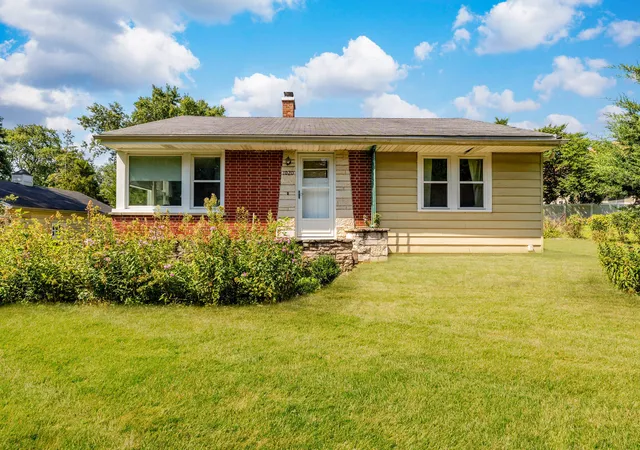 Photo 1 of Single family home for sale at 1020 S Fairfield Ave, Lombard, IL 60148 | MLS# 12752297 | Listing updated on 2026-09-08