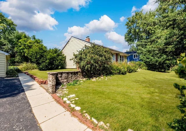Photo 2 of Single family home for sale at 1020 S Fairfield Ave, Lombard, IL 60148 | MLS# 12752297 | Listing updated on 2026-09-08