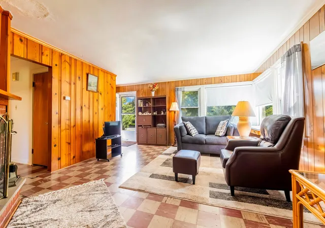 Photo 4 of Single family home for sale at 1020 S Fairfield Ave, Lombard, IL 60148 | MLS# 12752297 | Listing updated on 2026-09-08