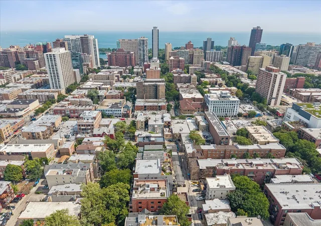 Photo 2 of Condo for sale at 639 W Briar Pl #3E, Chicago, IL 60657 | MLS# 12752305 | Listing updated on 2026-09-16
