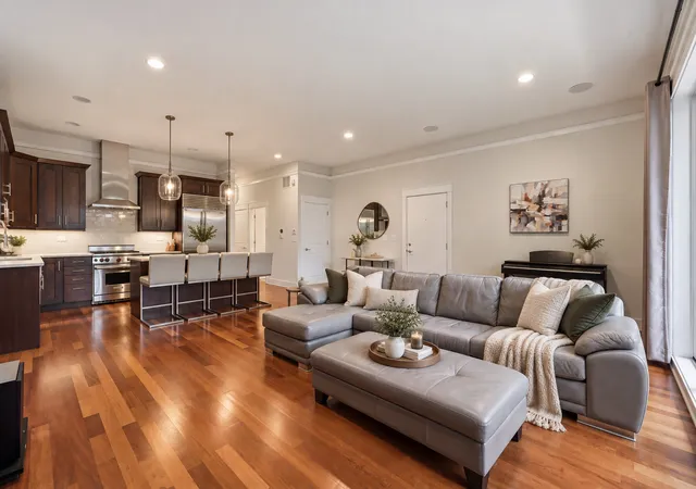 Photo 3 of Condo for sale at 639 W Briar Pl #3E, Chicago, IL 60657 | MLS# 12752305 | Listing updated on 2026-09-16